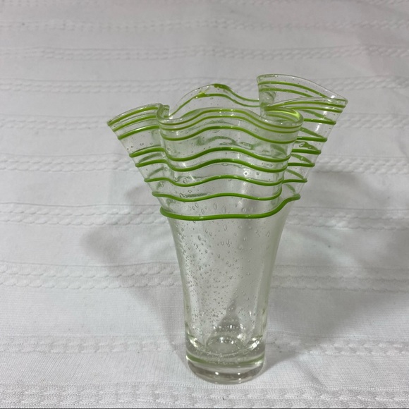 Vintage glass Flower vase green glass overlay in  a spiral - Picture 5 of 8